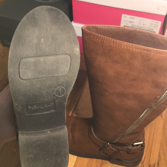 Boots - Picture 6 of 6